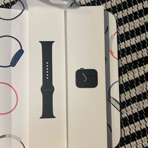 Apple Watch Series 6 44mm Space Grey aluminum case